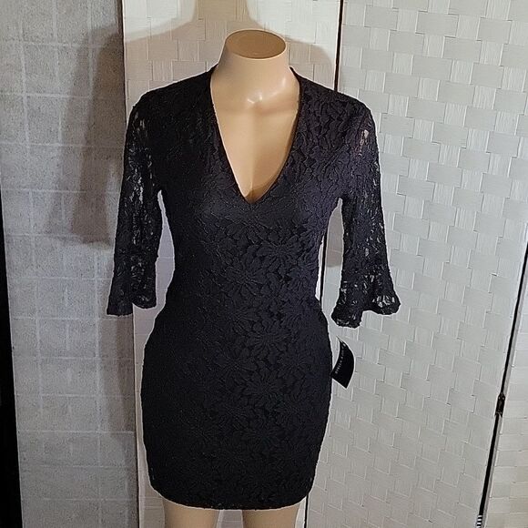 BRAND NEW STELLA &JULIE 3/4 SLEEVE LACE DESIGN V-NECK SHORT DRESS - Picture 12 of 12